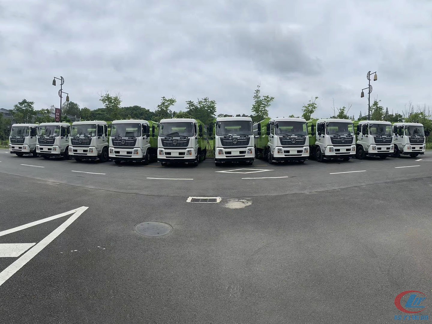 老牌国际利来[中国区]·利来国际老牌
东风天锦洗扫车批量交车