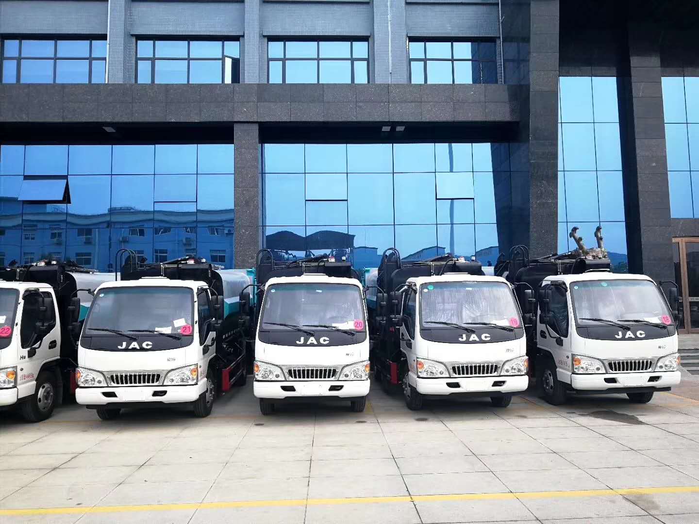利来老牌国际官网江淮挂桶垃圾车