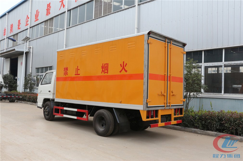 老牌国际利来[中国区]·利来国际老牌
江铃JMC爆破器材运输车侧面图
