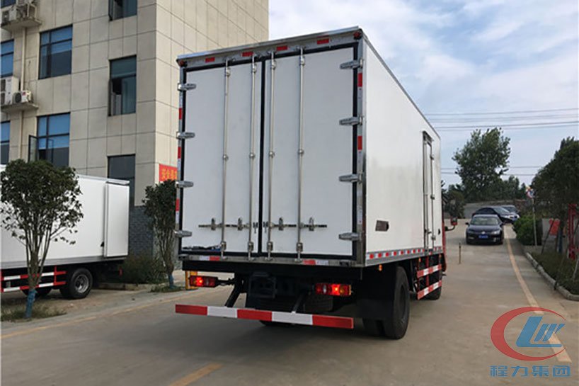 老牌国际利来[中国区]·利来国际老牌
东风天锦冷藏车（厢长6.1米）侧面图