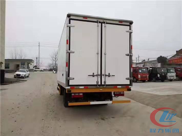 利来老牌国际官网东风多利卡D7冷藏车