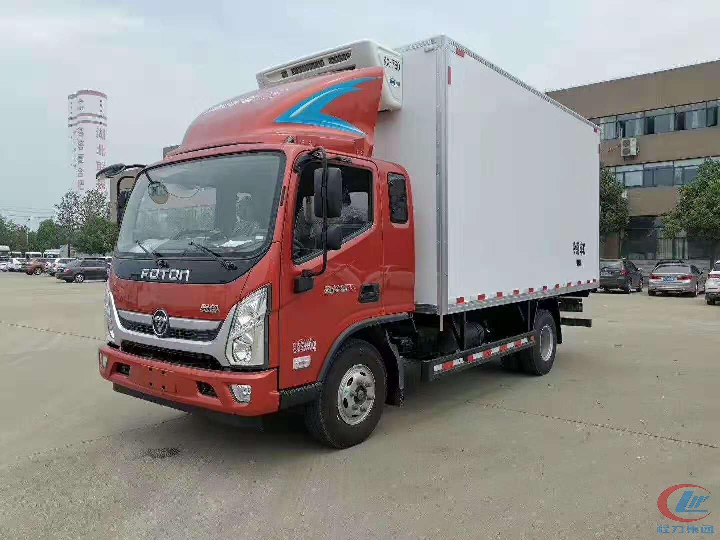 利来老牌国际官网福田奥铃冷藏车（厢长6米）侧面图
