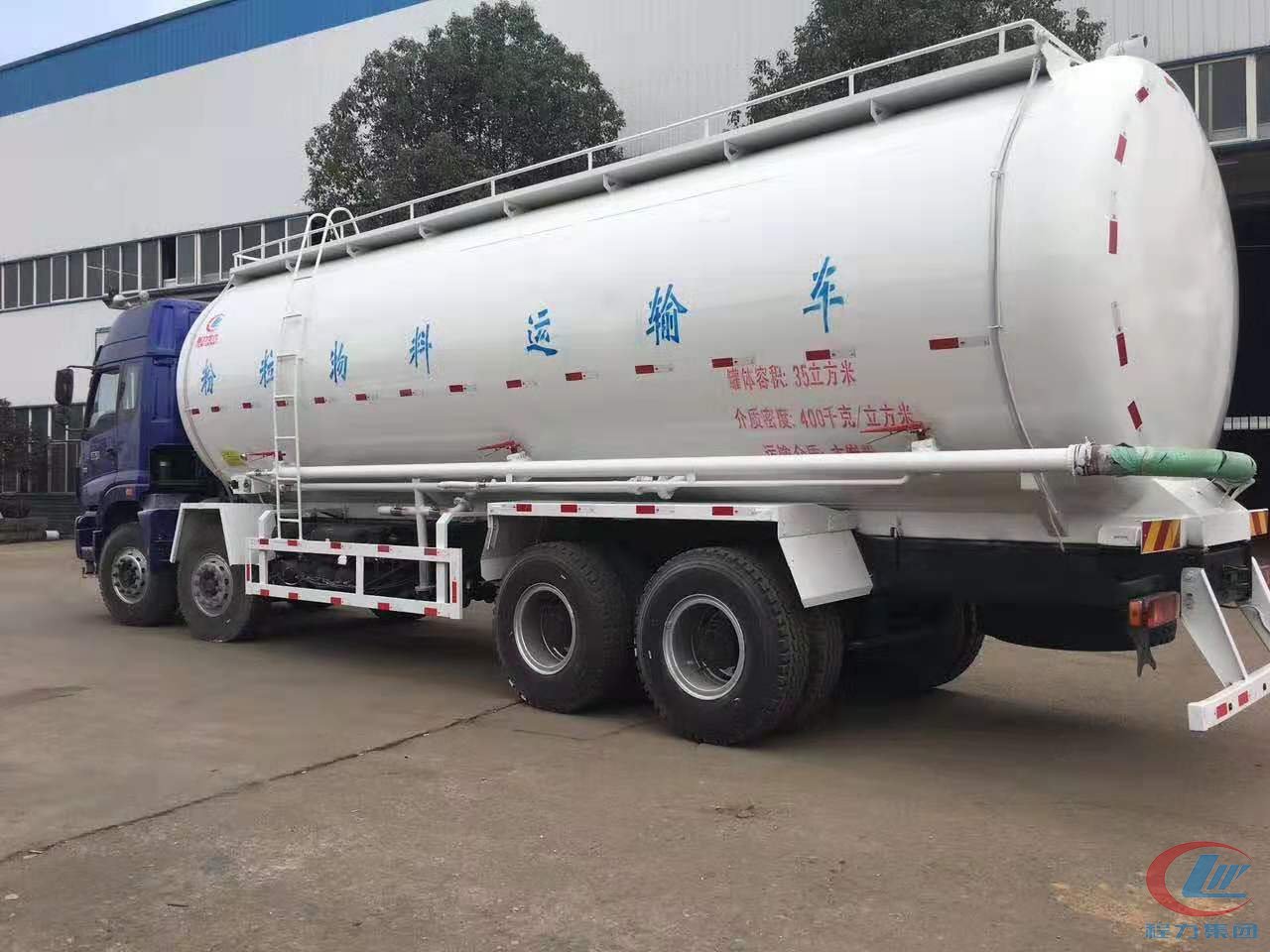 利来老牌国际官网福田欧曼前四后八35方粉粒物料运输车
