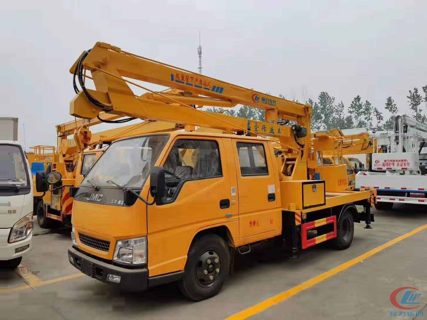 湖北利来老牌国际官网江铃蓝牌高空作业车