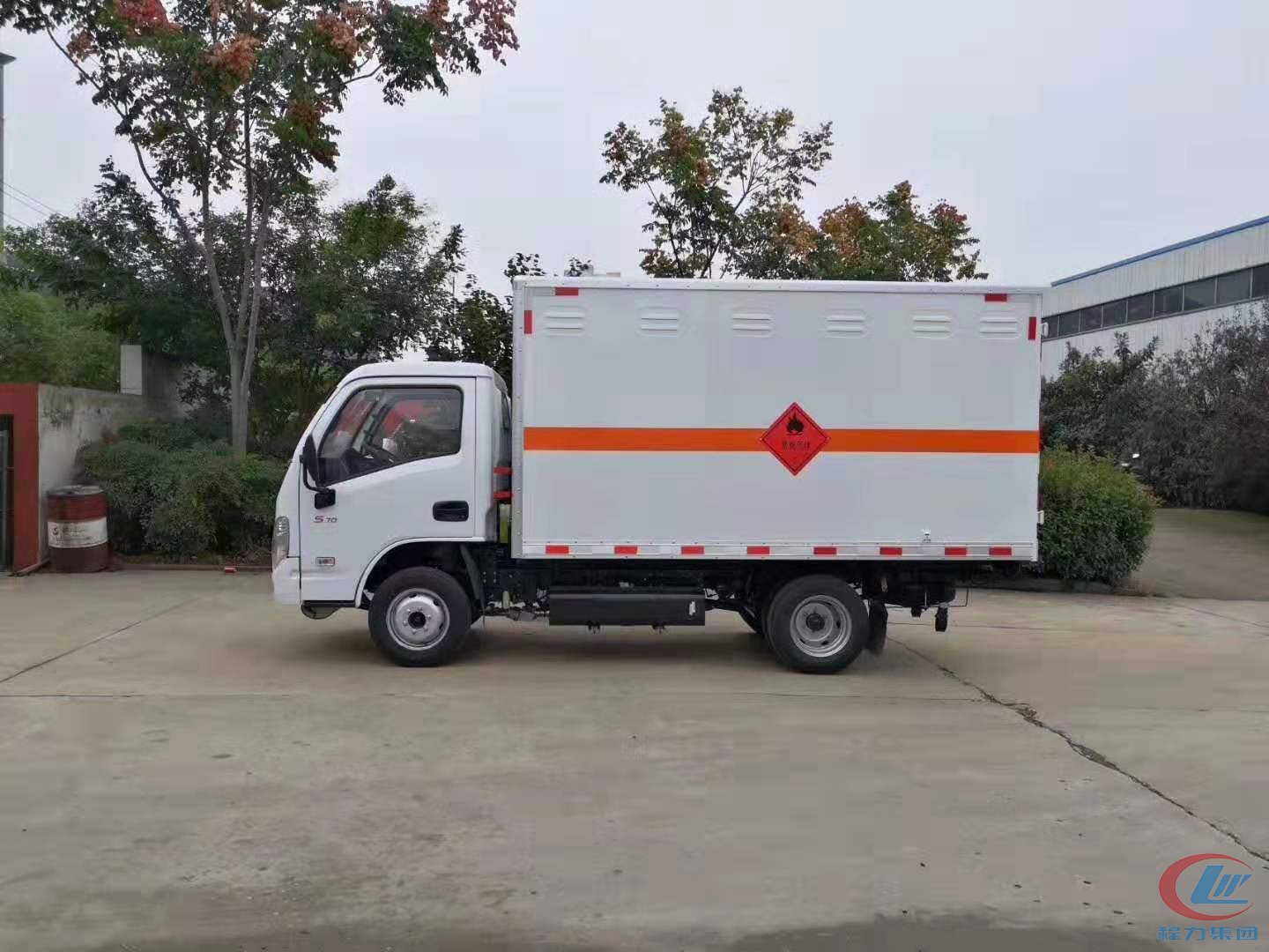 老牌国际利来[中国区]·利来国际老牌
跃进小福星易燃气体厢式运输车侧面图