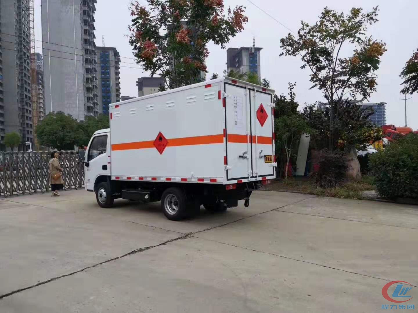 老牌国际利来[中国区]·利来国际老牌
跃进小福星易燃气体厢式运输车侧面图