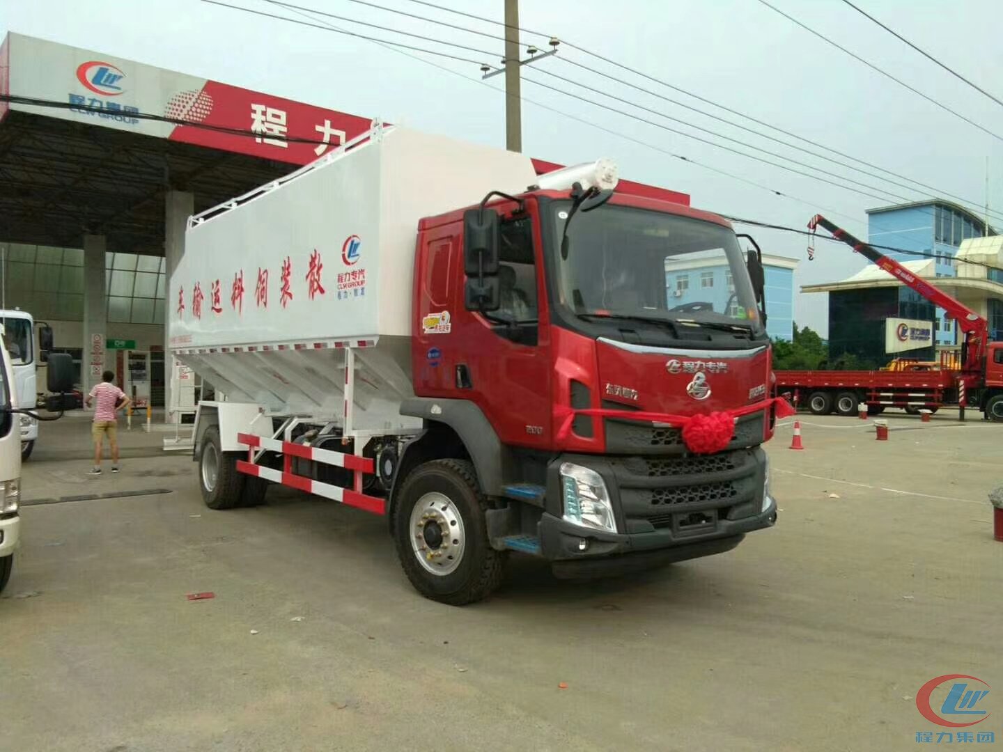 老牌国际利来[中国区]·利来国际老牌
东风柳汽28方饲料车侧面图