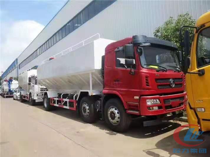 利来老牌国际官网陕汽轩德小三轴散装饲料车