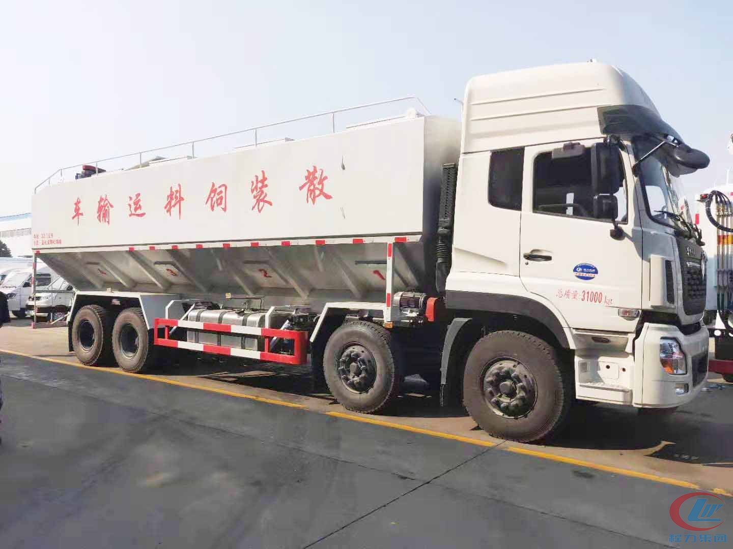 老牌国际利来[中国区]·利来国际老牌
东风天龙饲料车侧面图