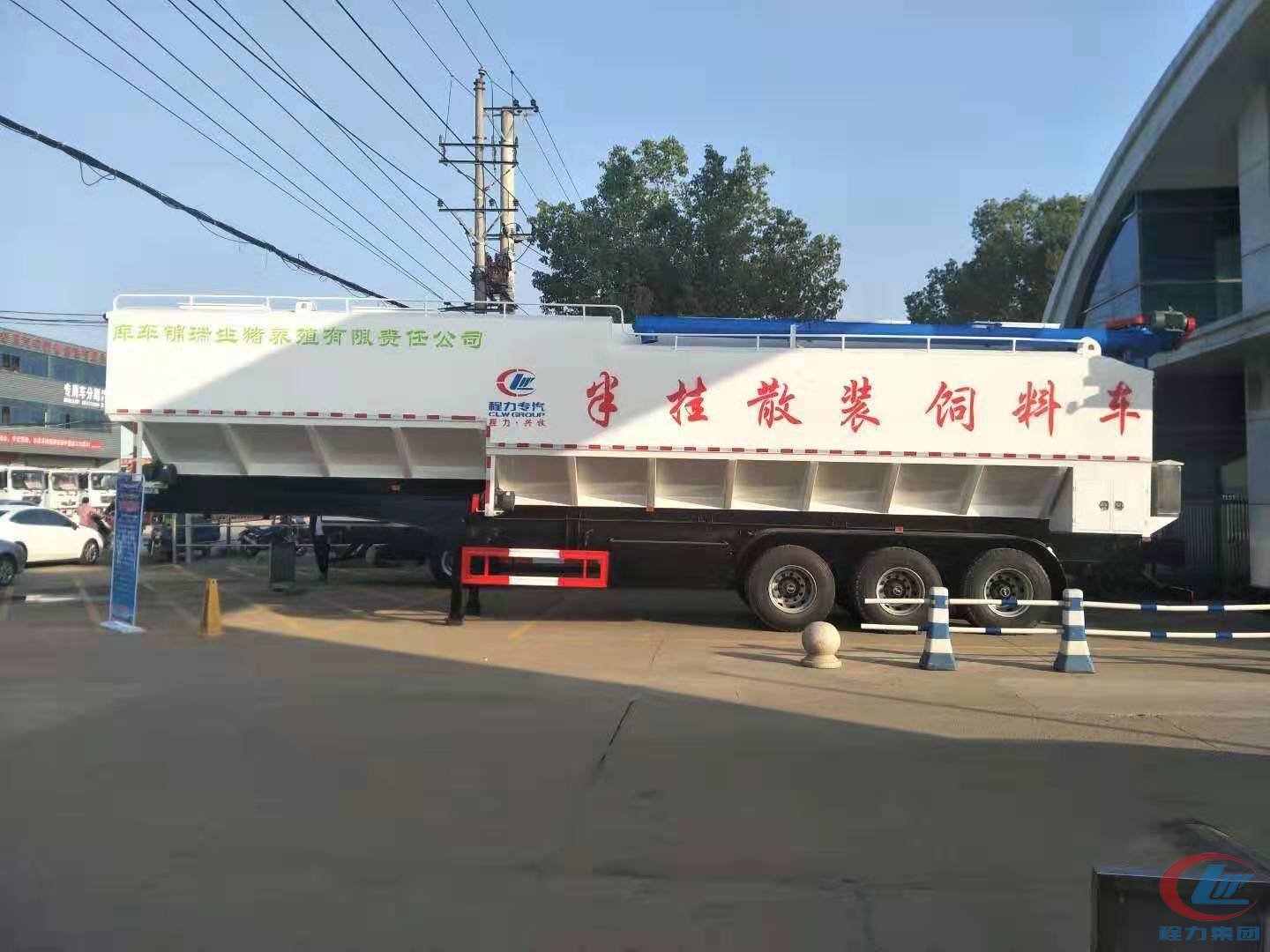 利来老牌国际官网威牌66方半挂饲料车