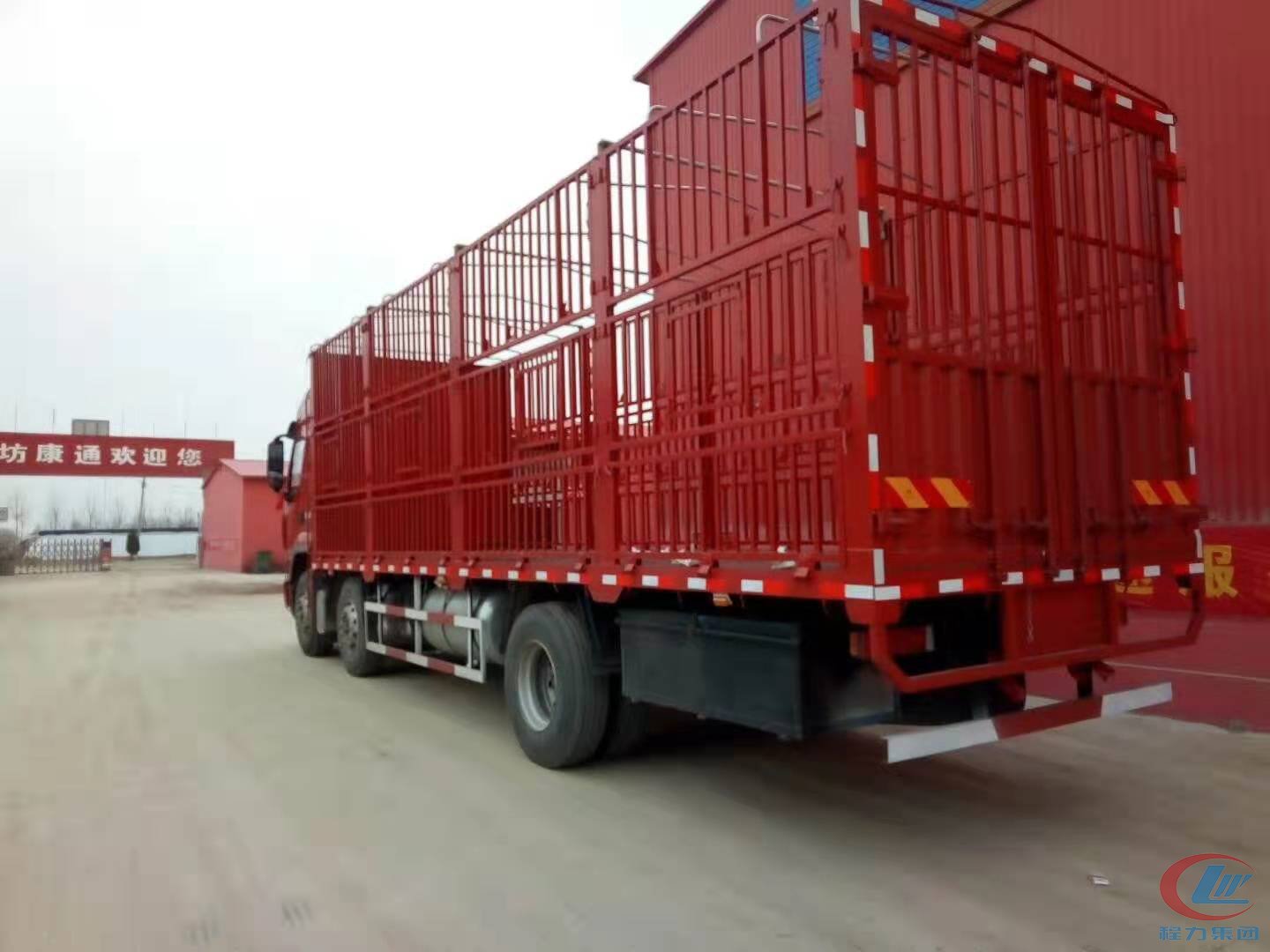 利来老牌国际官网东风乘龙H5仓栏式运猪车
