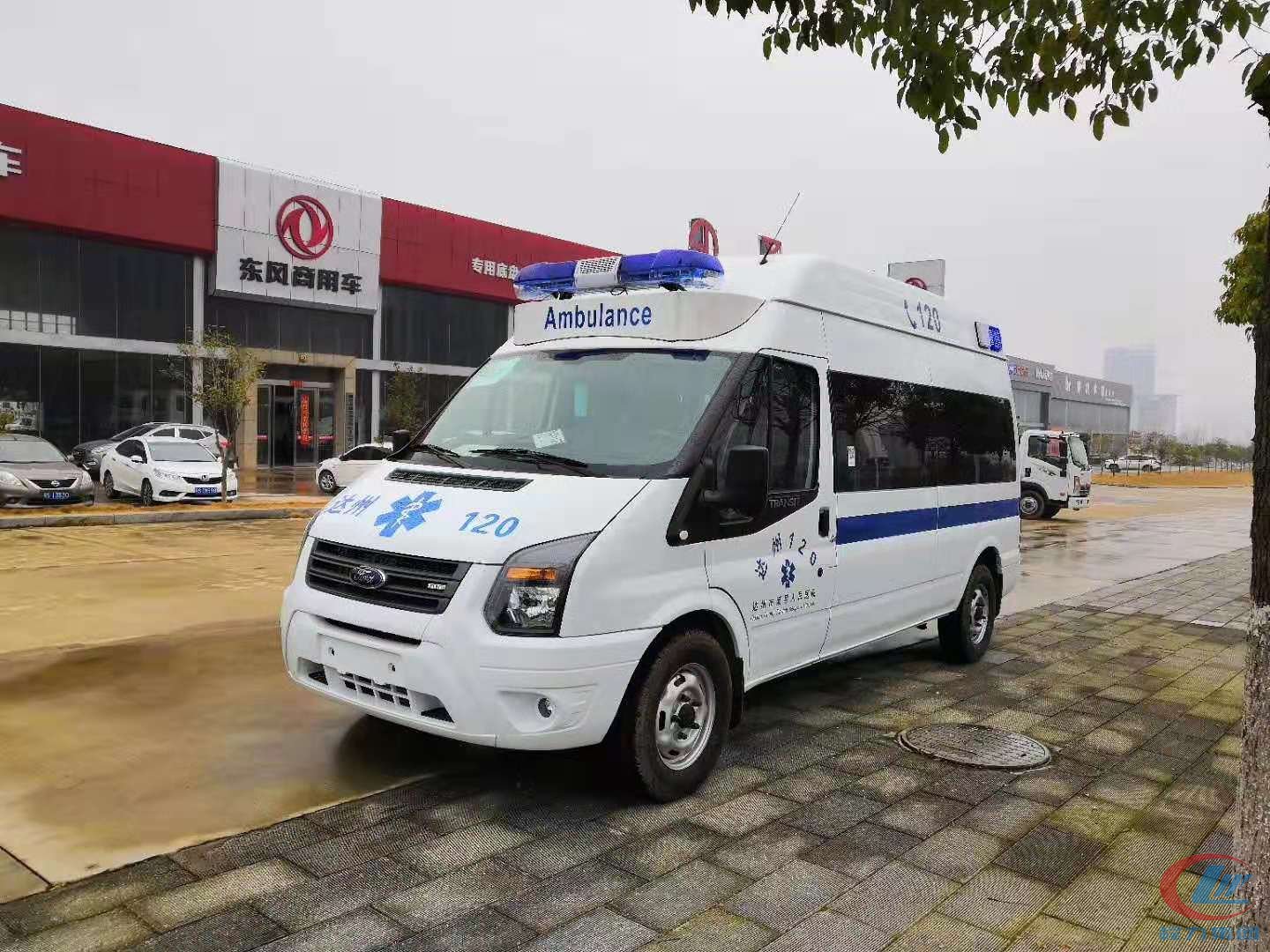 湖北利来老牌国际官网福特V348高顶监护型救护车侧面图