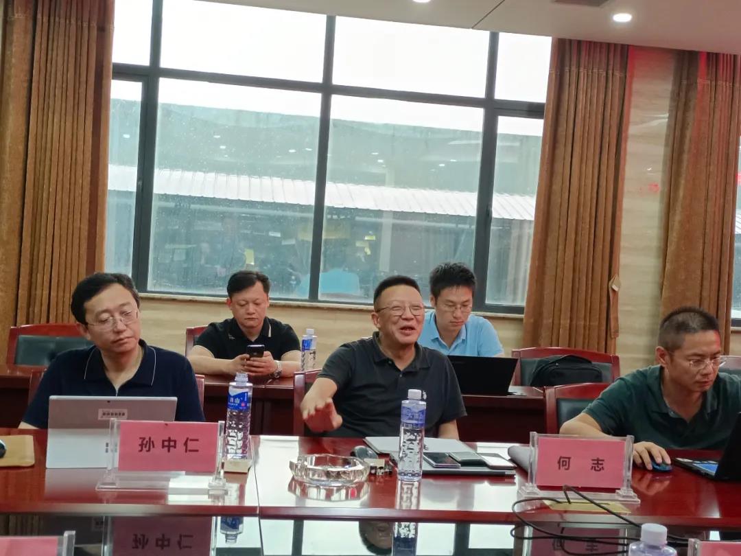 东风商用车公司科长赴老牌国际利来[中国区]·利来国际老牌
进行考察调