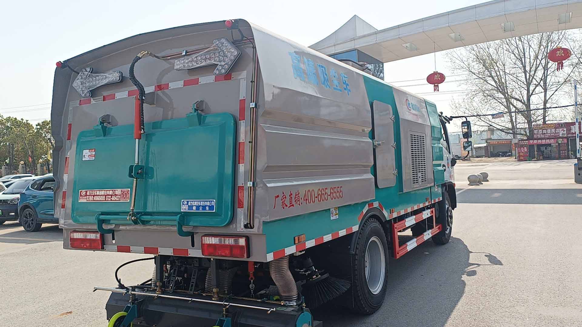 利来老牌国际官网吸尘车厂家直销，东风大福瑞卡高端吸尘车