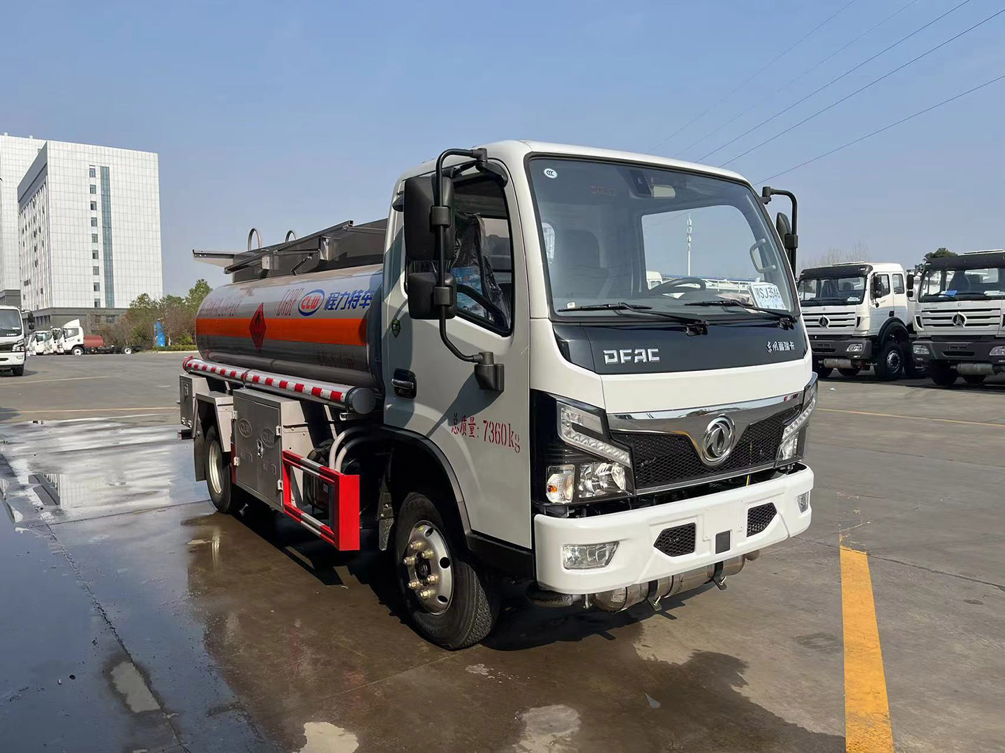 国六利来老牌国际官网牌东风小福瑞卡5方加油车