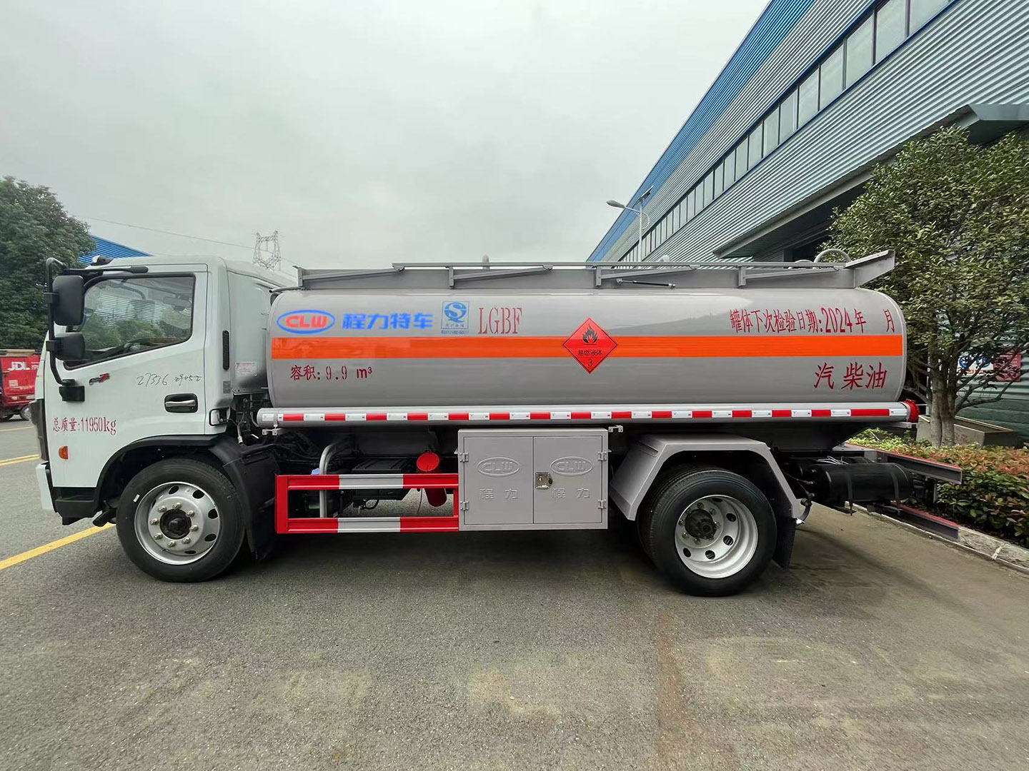 老牌国际利来[中国区]·利来国际老牌
国六东风10立方油罐车/运油车