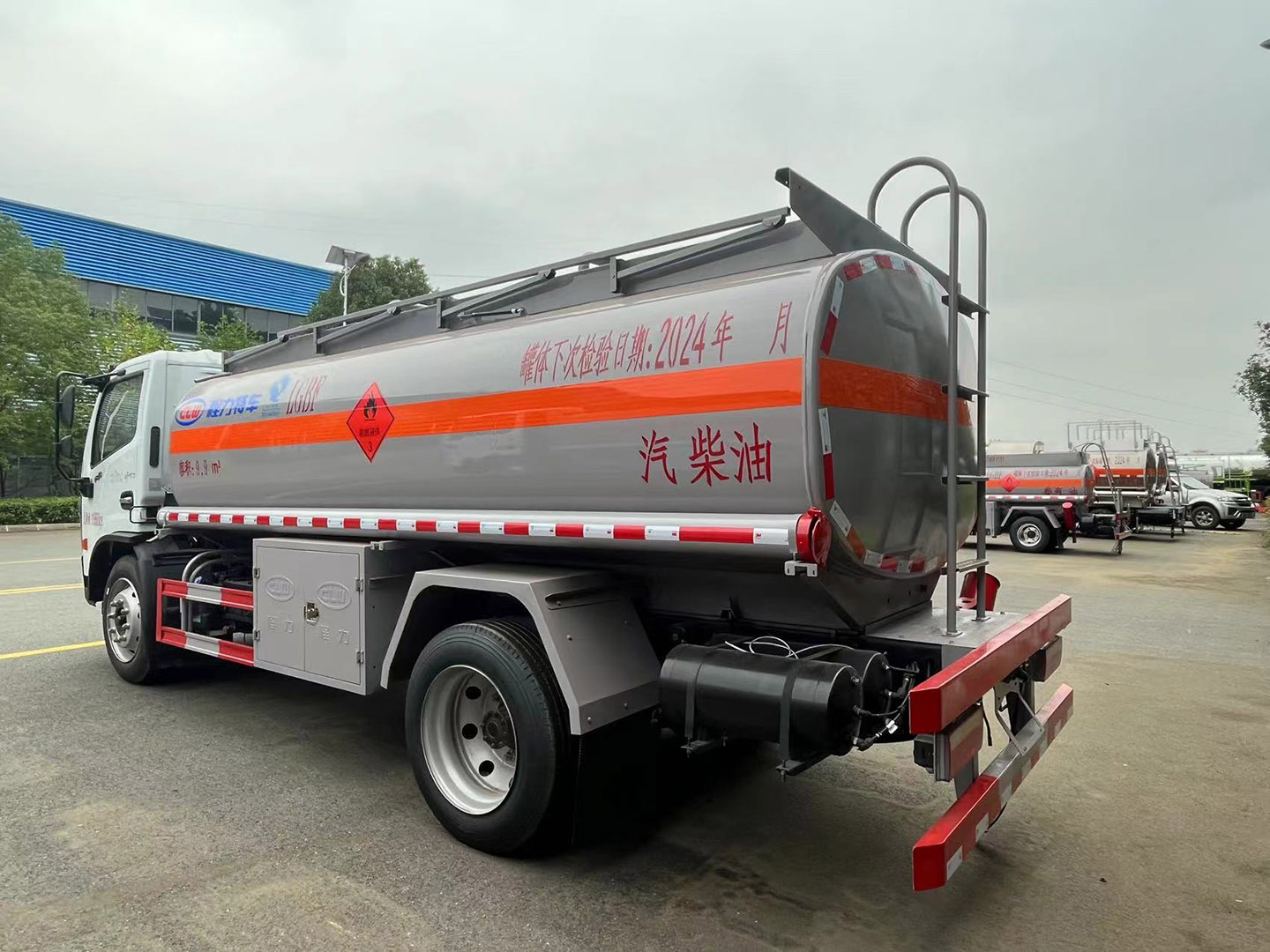 老牌国际利来[中国区]·利来国际老牌
国六东风10立方运油车/加油车