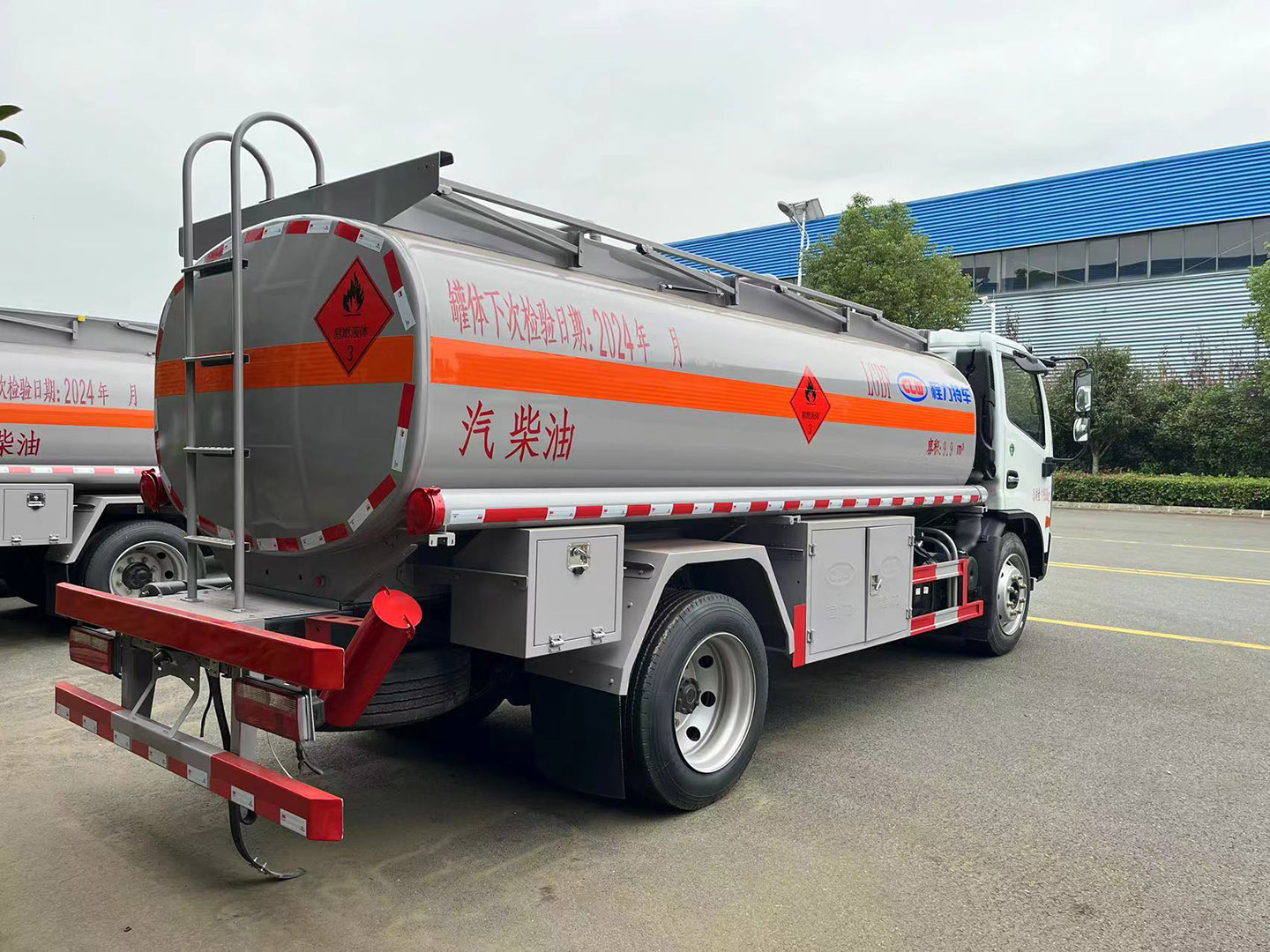 国六利来老牌国际官网东风10立方油罐车/加油车